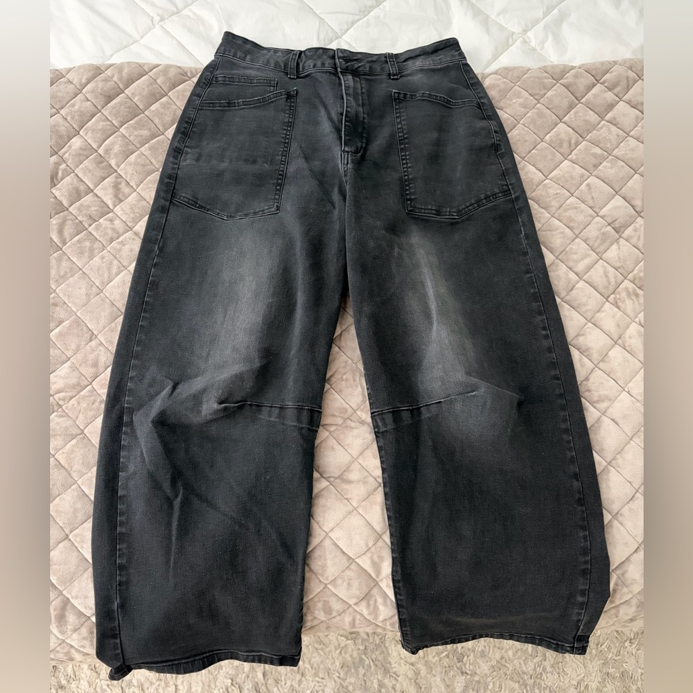 Stylish Black Barrel Jeans